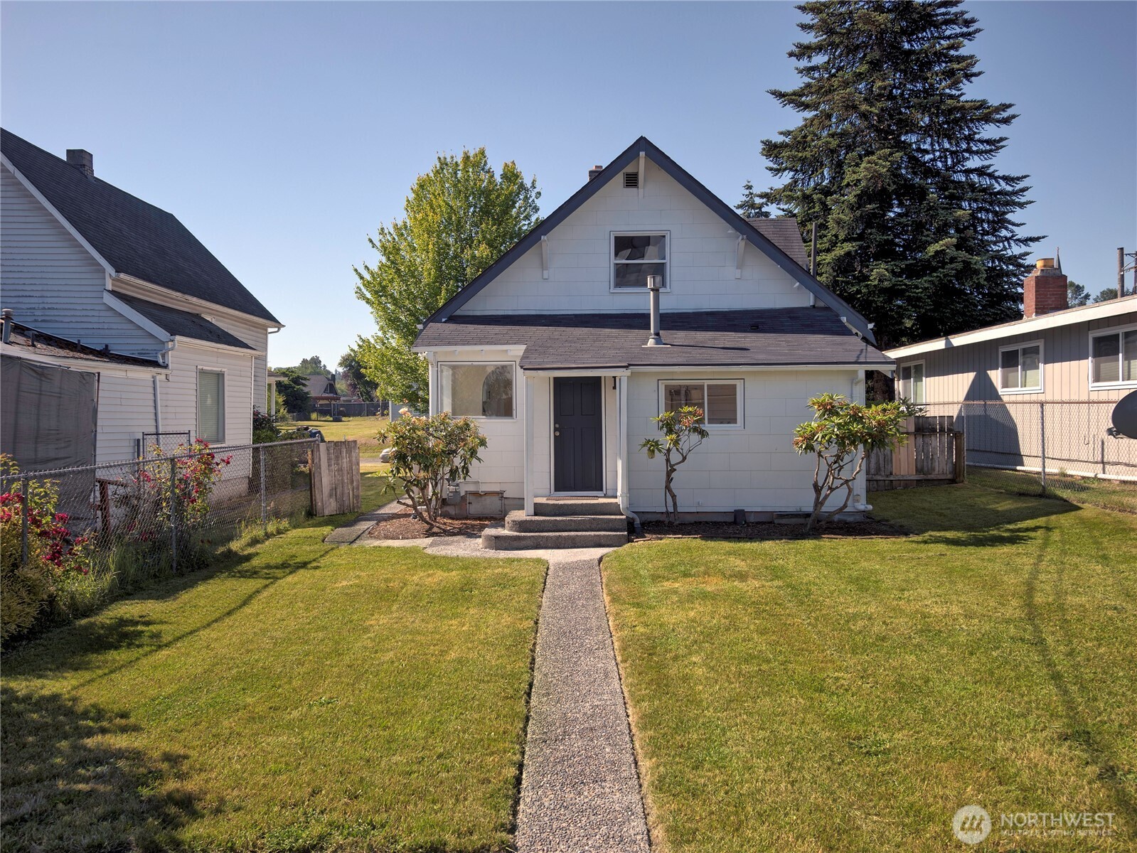 1615 E Wright Avenue Property Photo 2