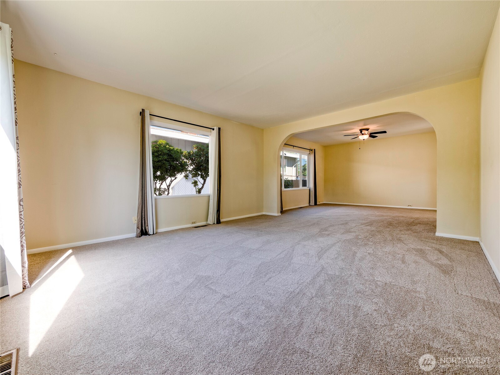 1615 E Wright Avenue Property Photo 3