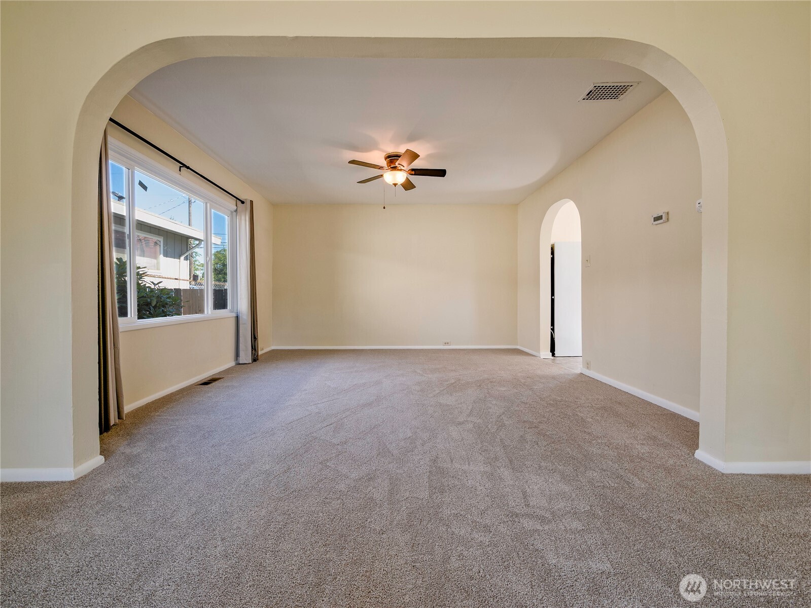 1615 E Wright Avenue Property Photo 9