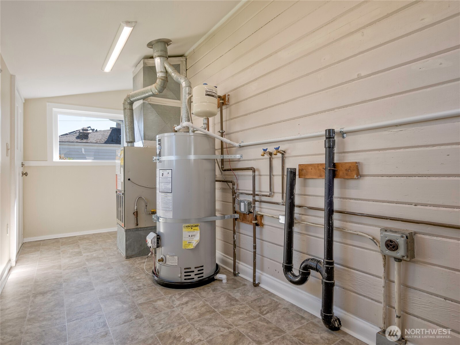 1615 E Wright Avenue Property Photo 19