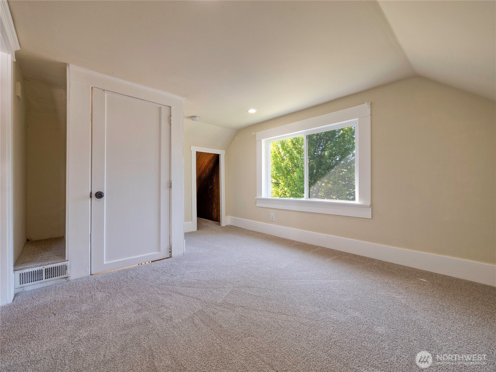 1615 E Wright Avenue Property Photo 21