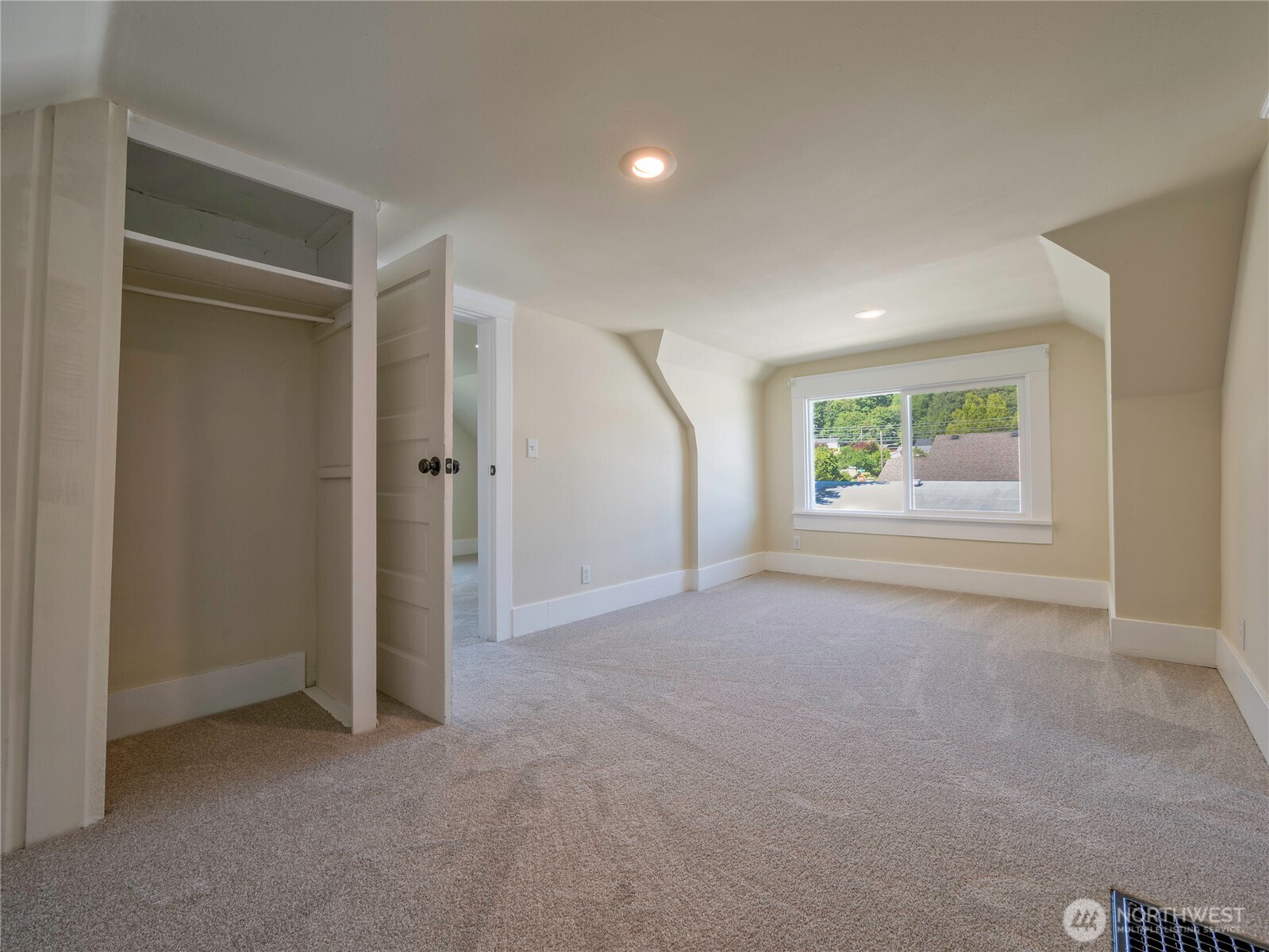 1615 E Wright Avenue Property Photo 24