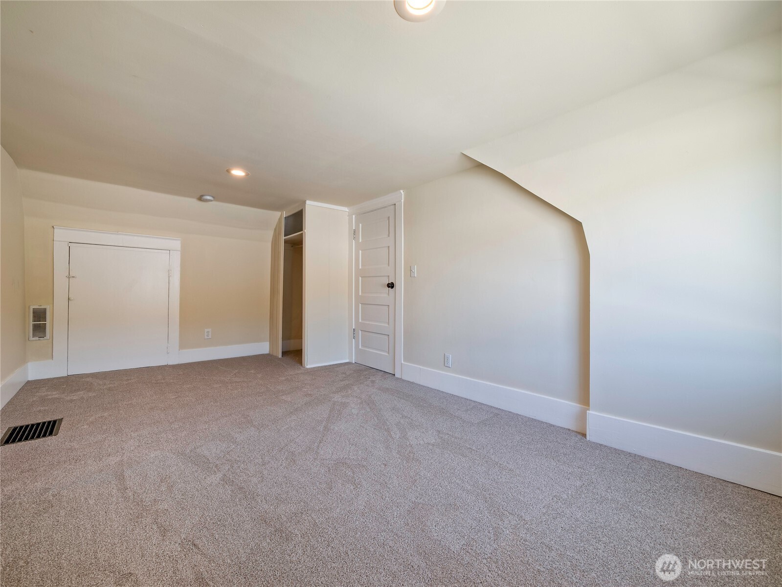 1615 E Wright Avenue Property Photo 25