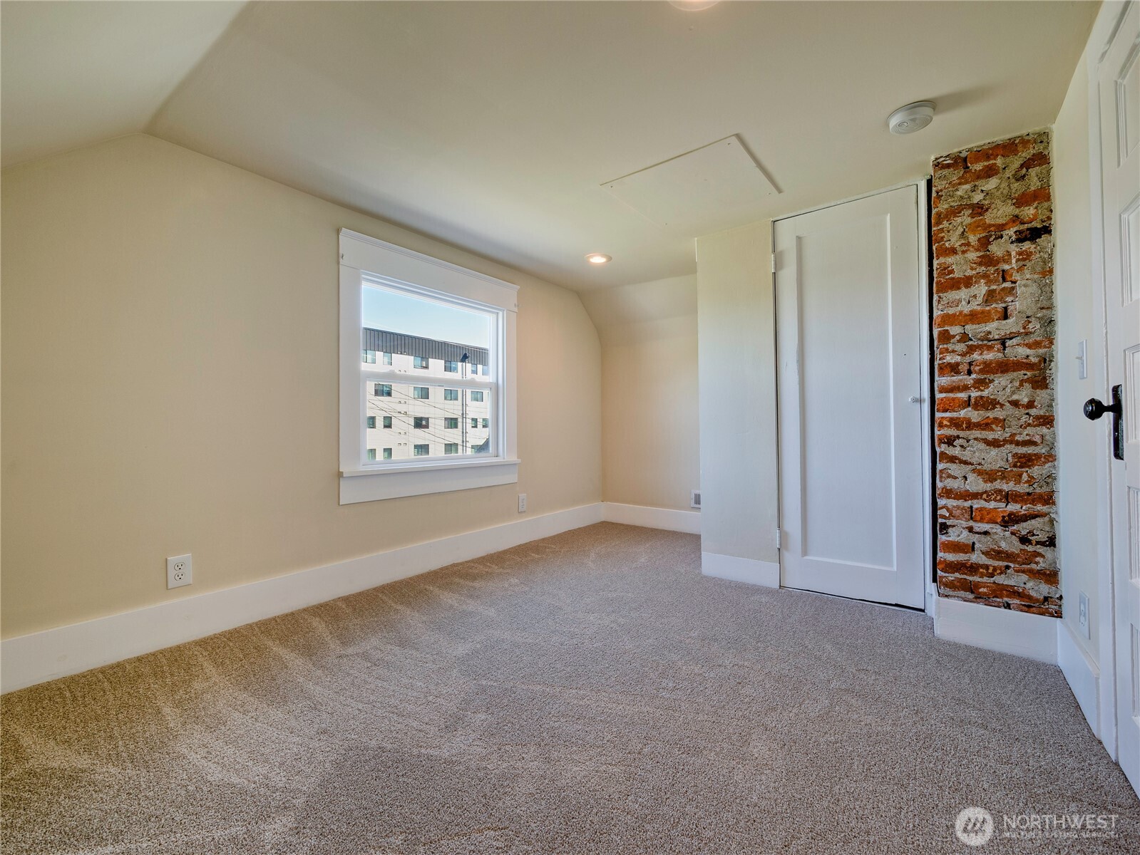 1615 E Wright Avenue Property Photo 27