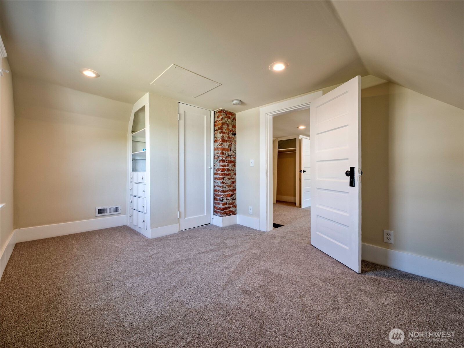 1615 E Wright Avenue Property Photo 28