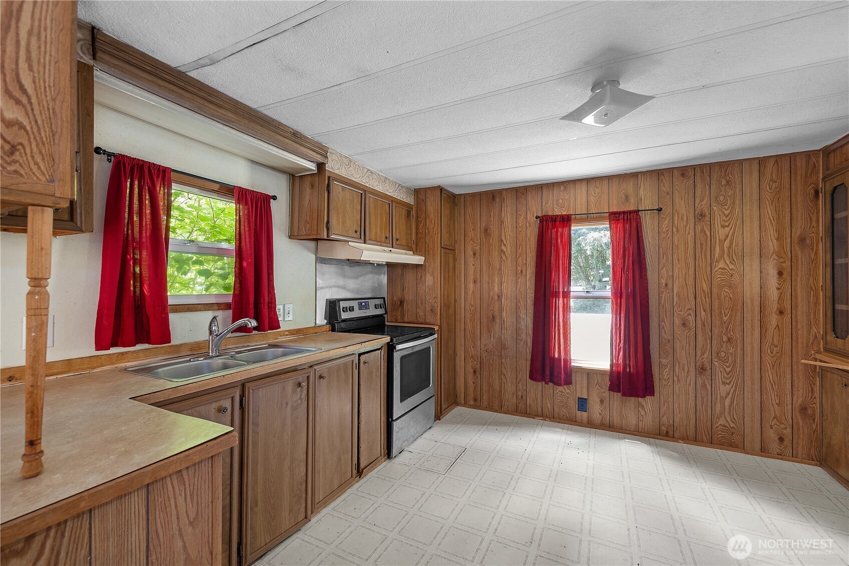 9840 Channel Drive Property Photo 4