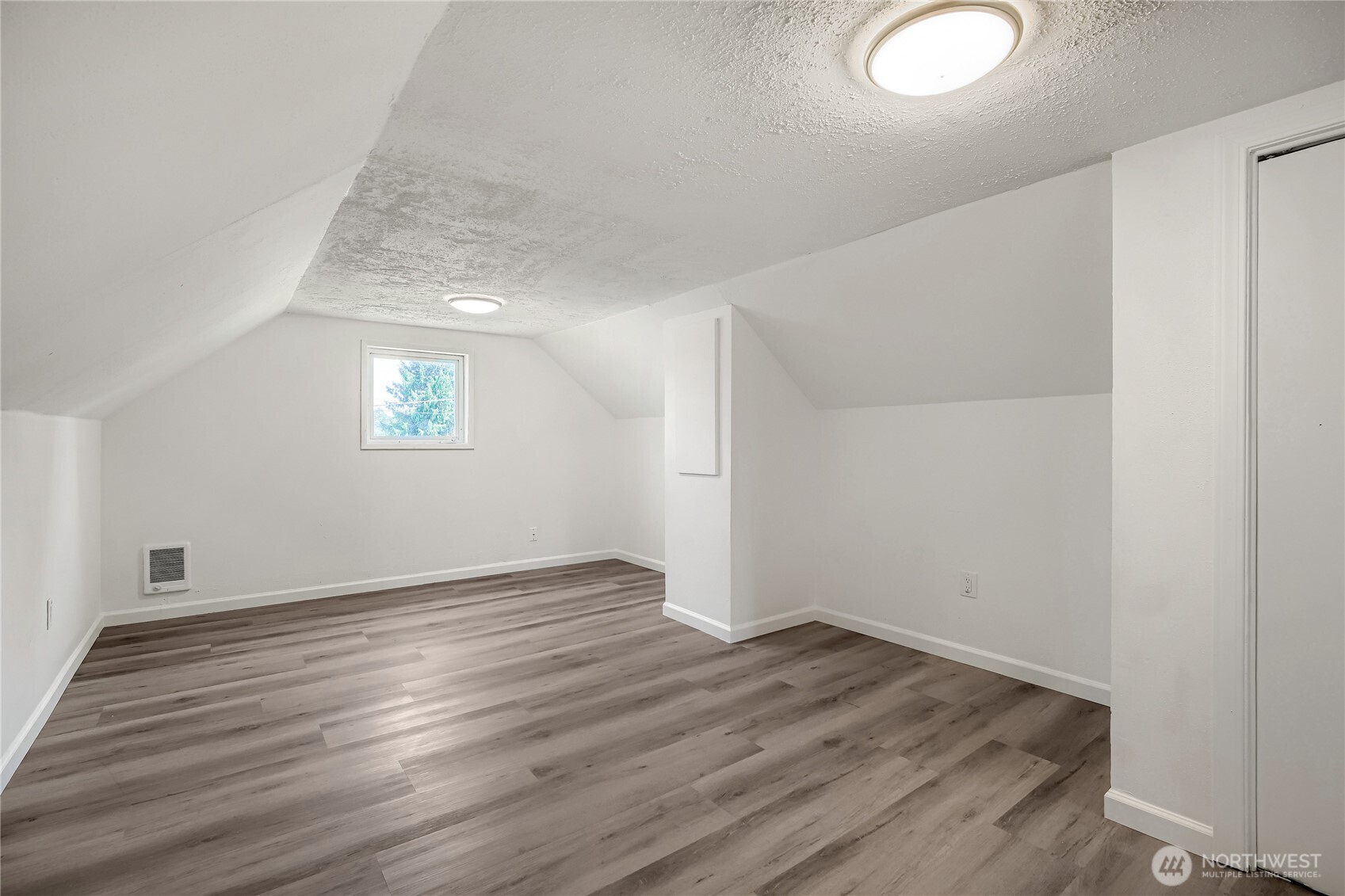 6815 S 120th Place Property Photo 25