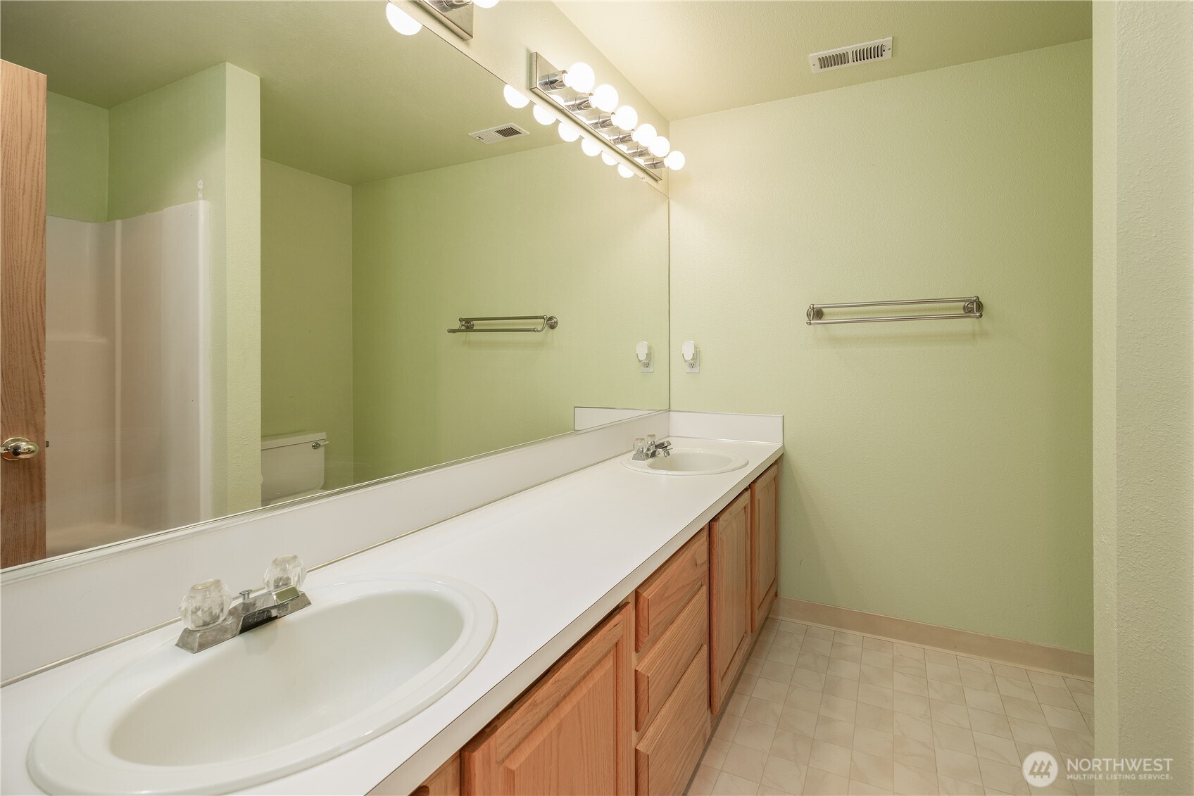 711 Ne 175 Avenue Property Photo 27
