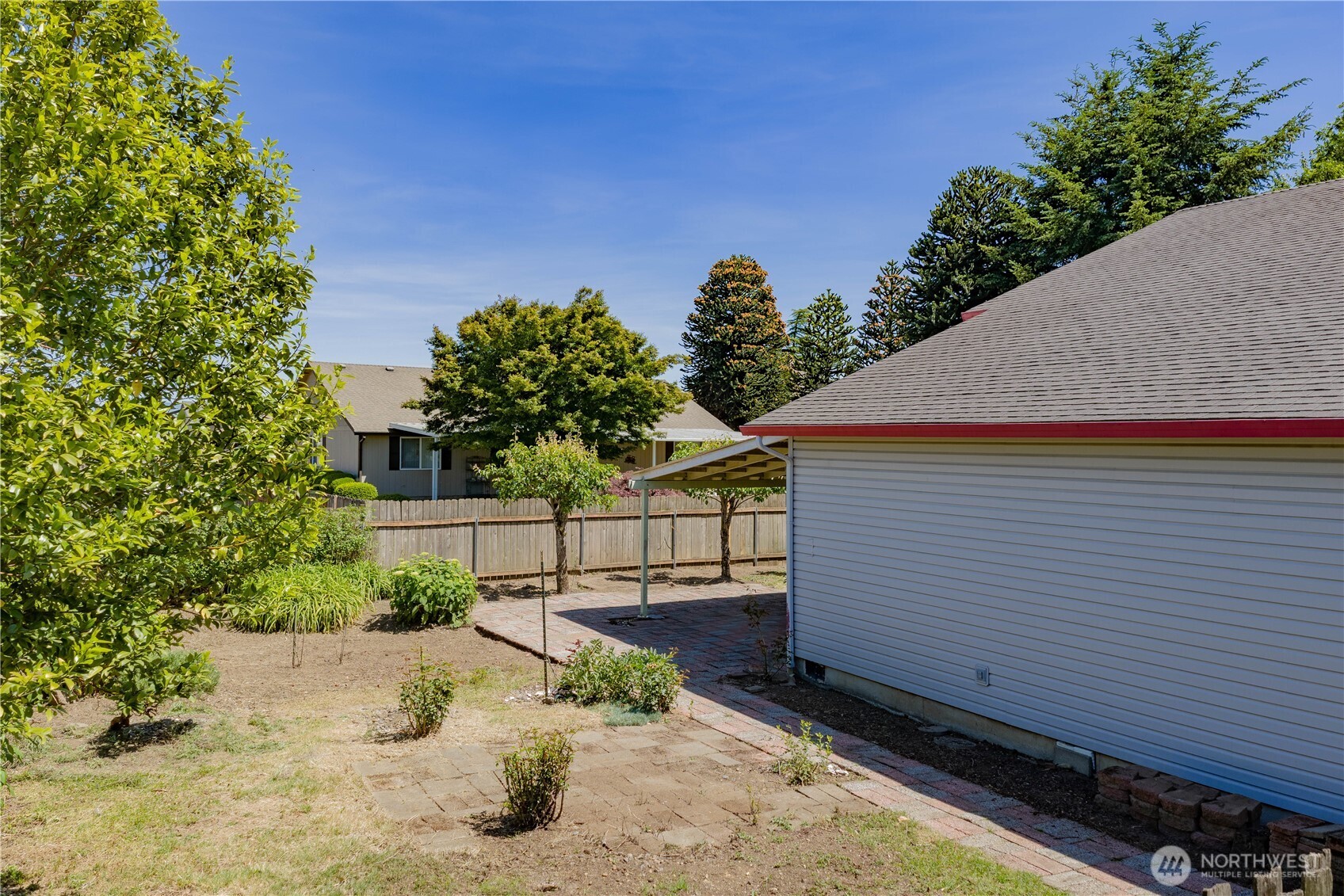 711 Ne 175 Avenue Property Photo 32