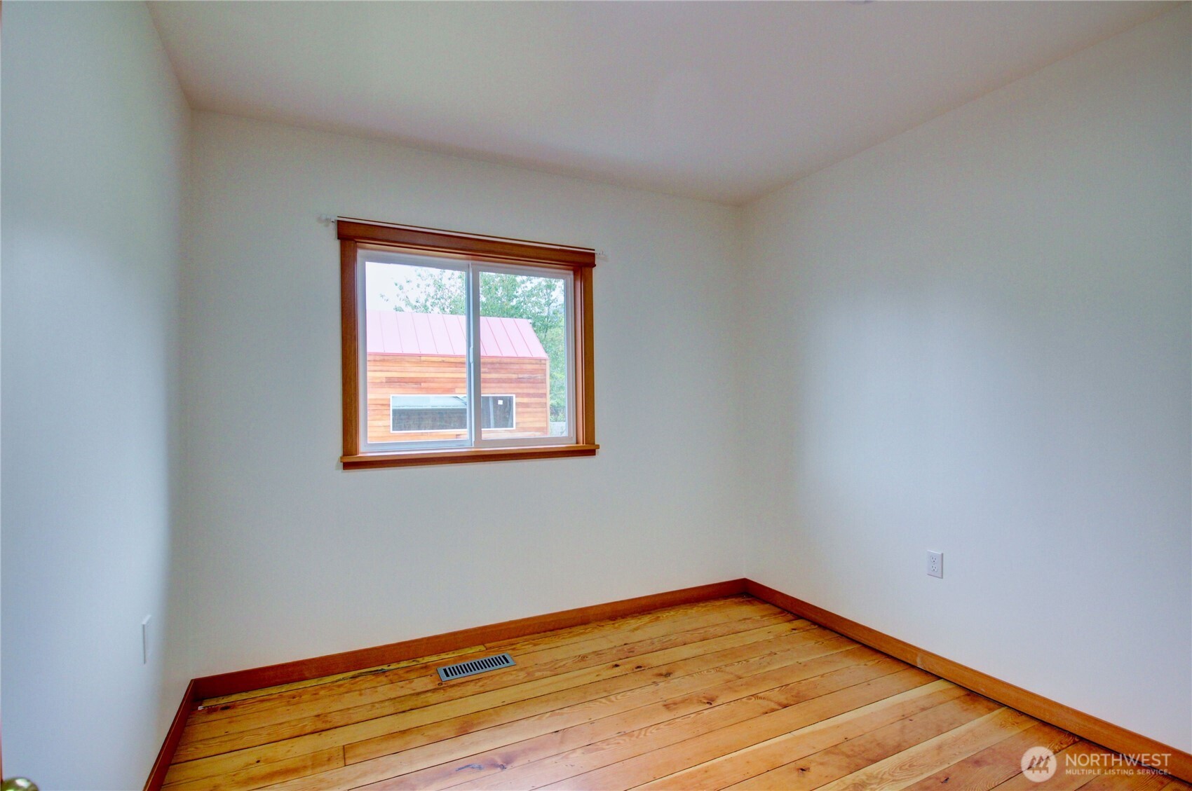 15301 Second Avenue Property Photo 11