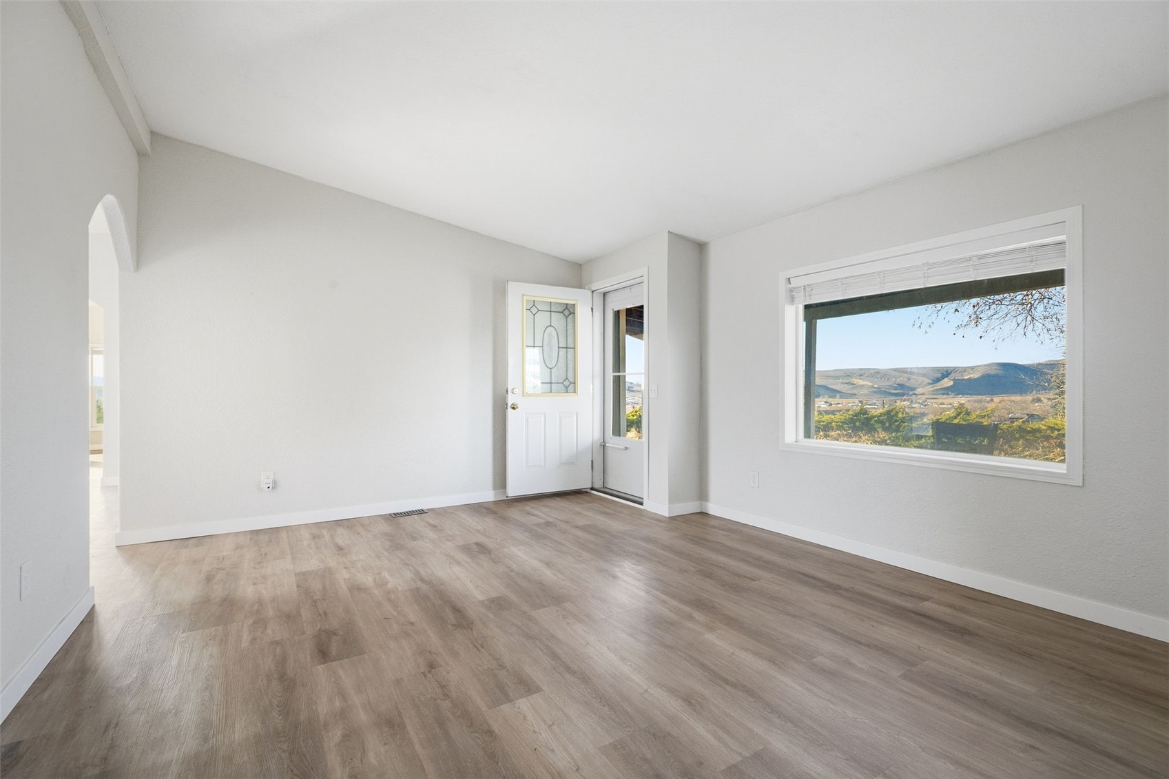 401 Clemans View Road Property Photo 16
