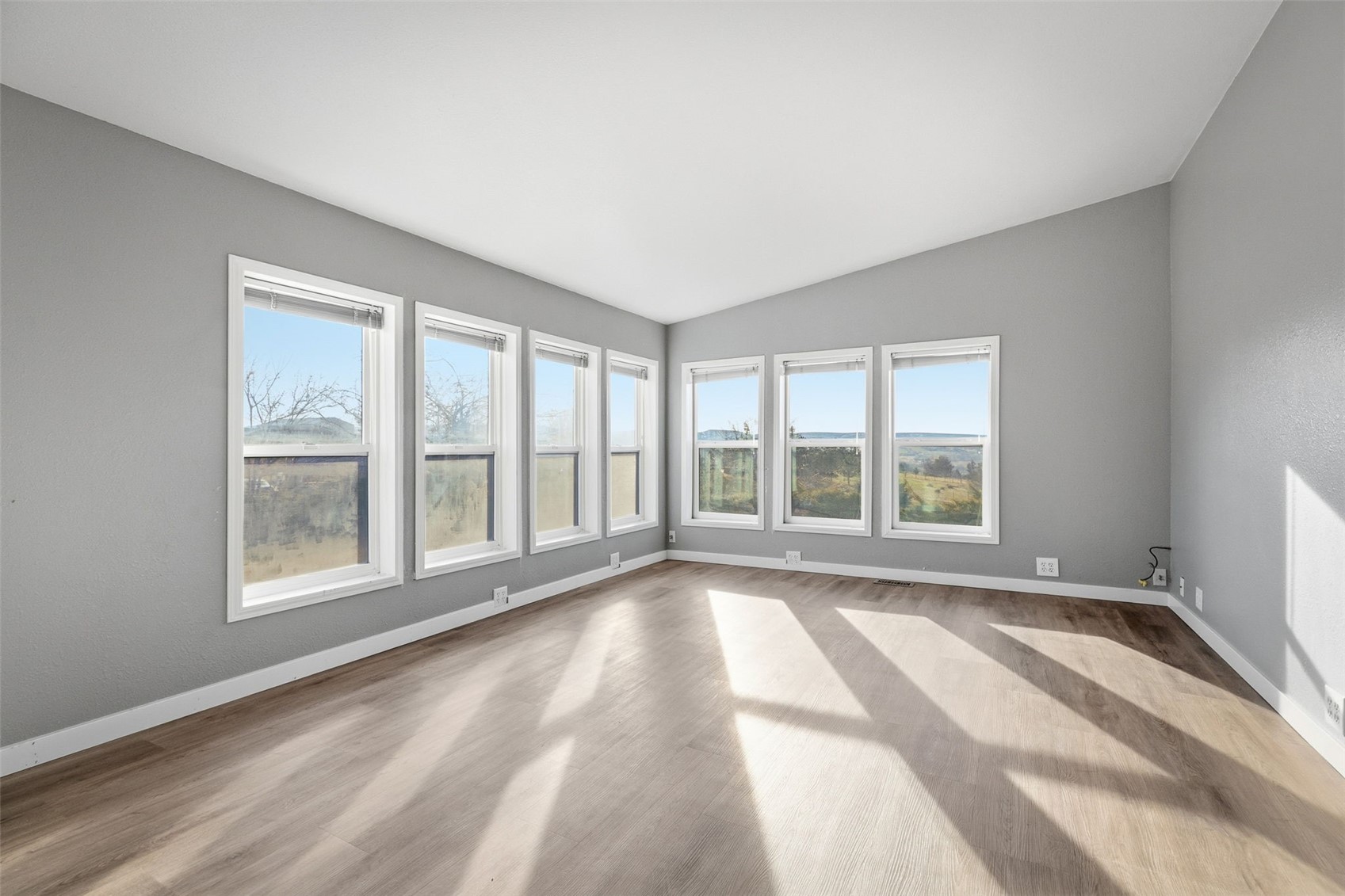 401 Clemans View Road Property Photo 17