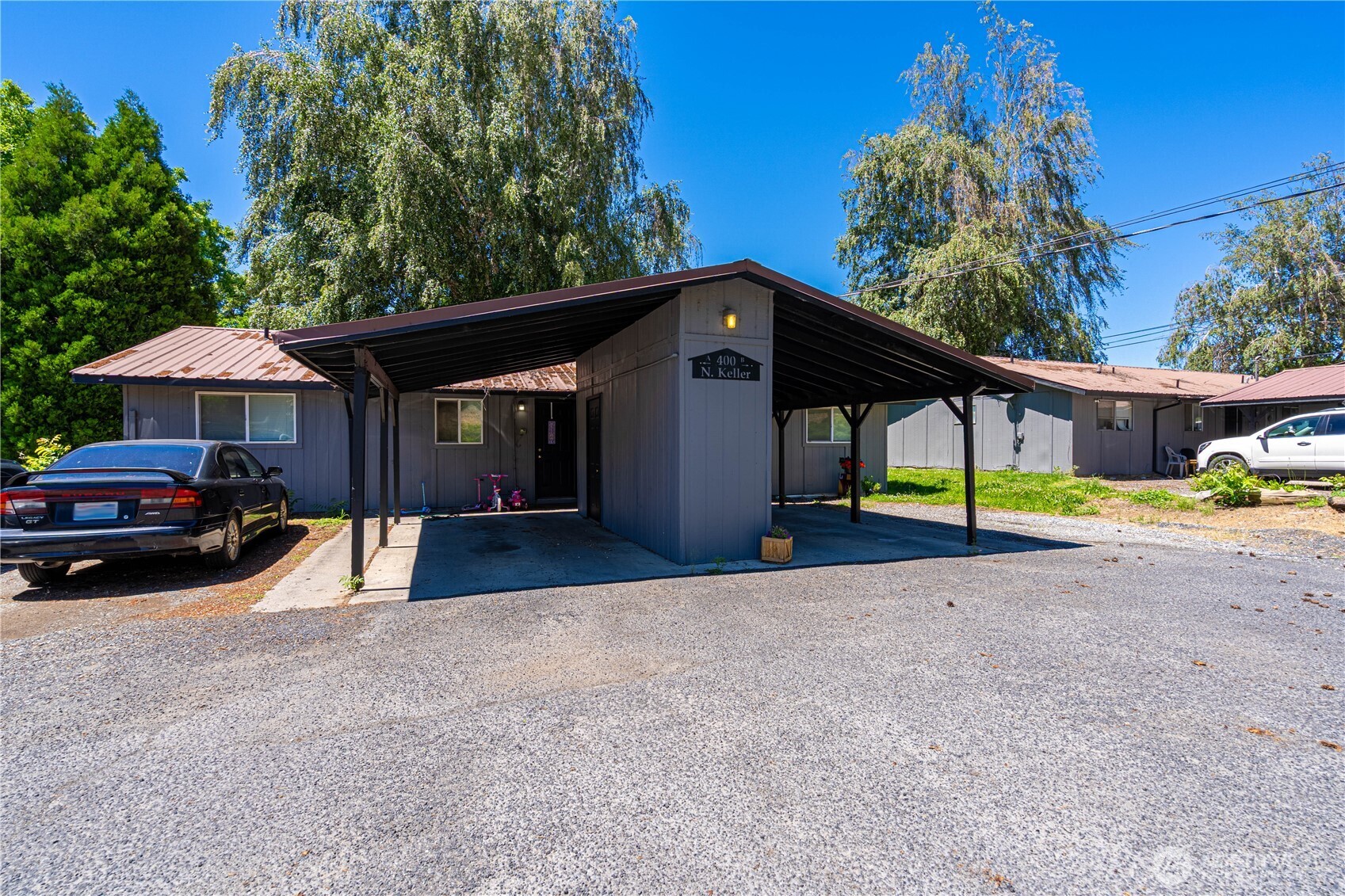 400 N Keller Avenue A & B Property Photo 1