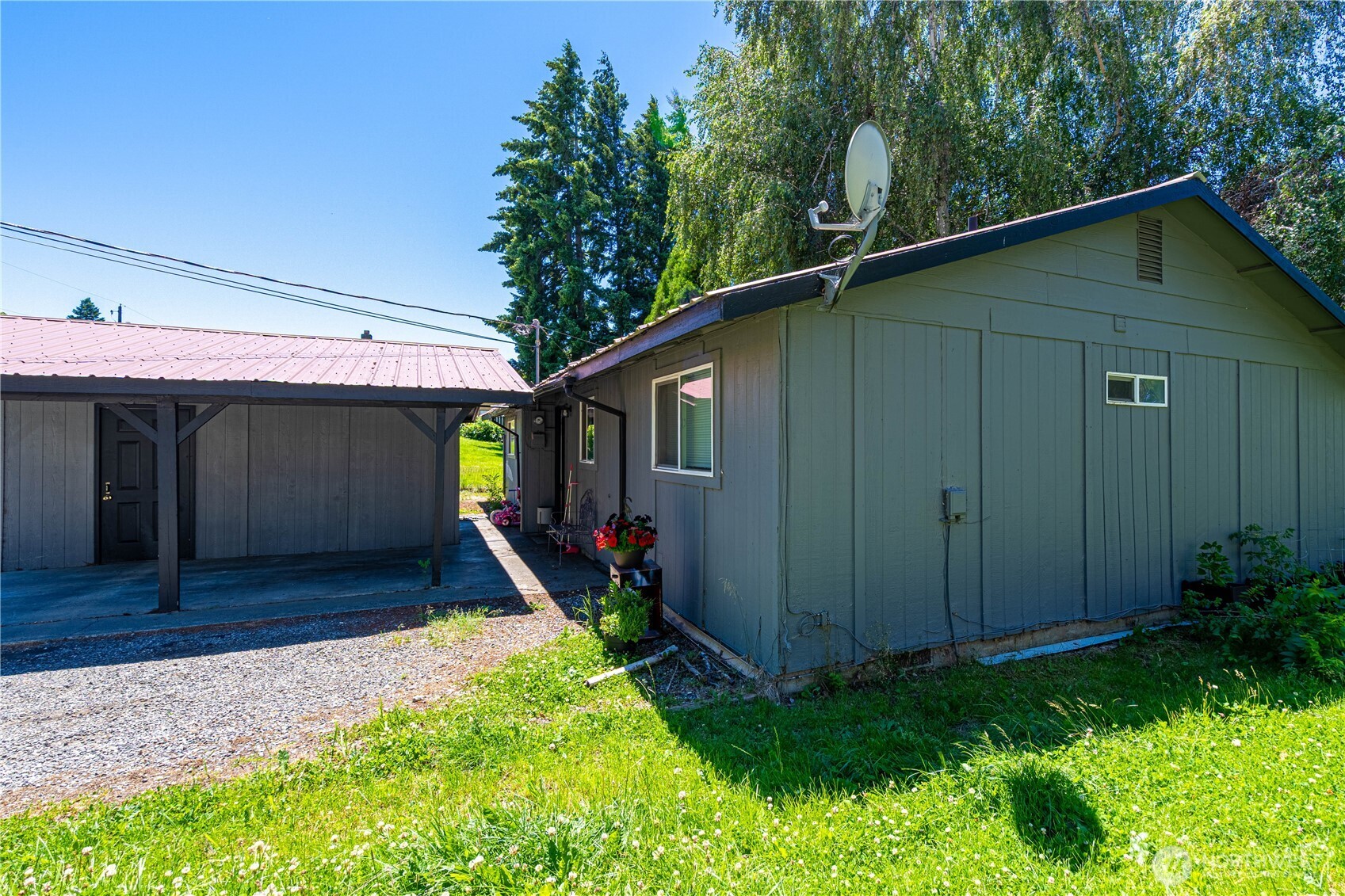 400 N Keller Avenue A & B Property Photo 2