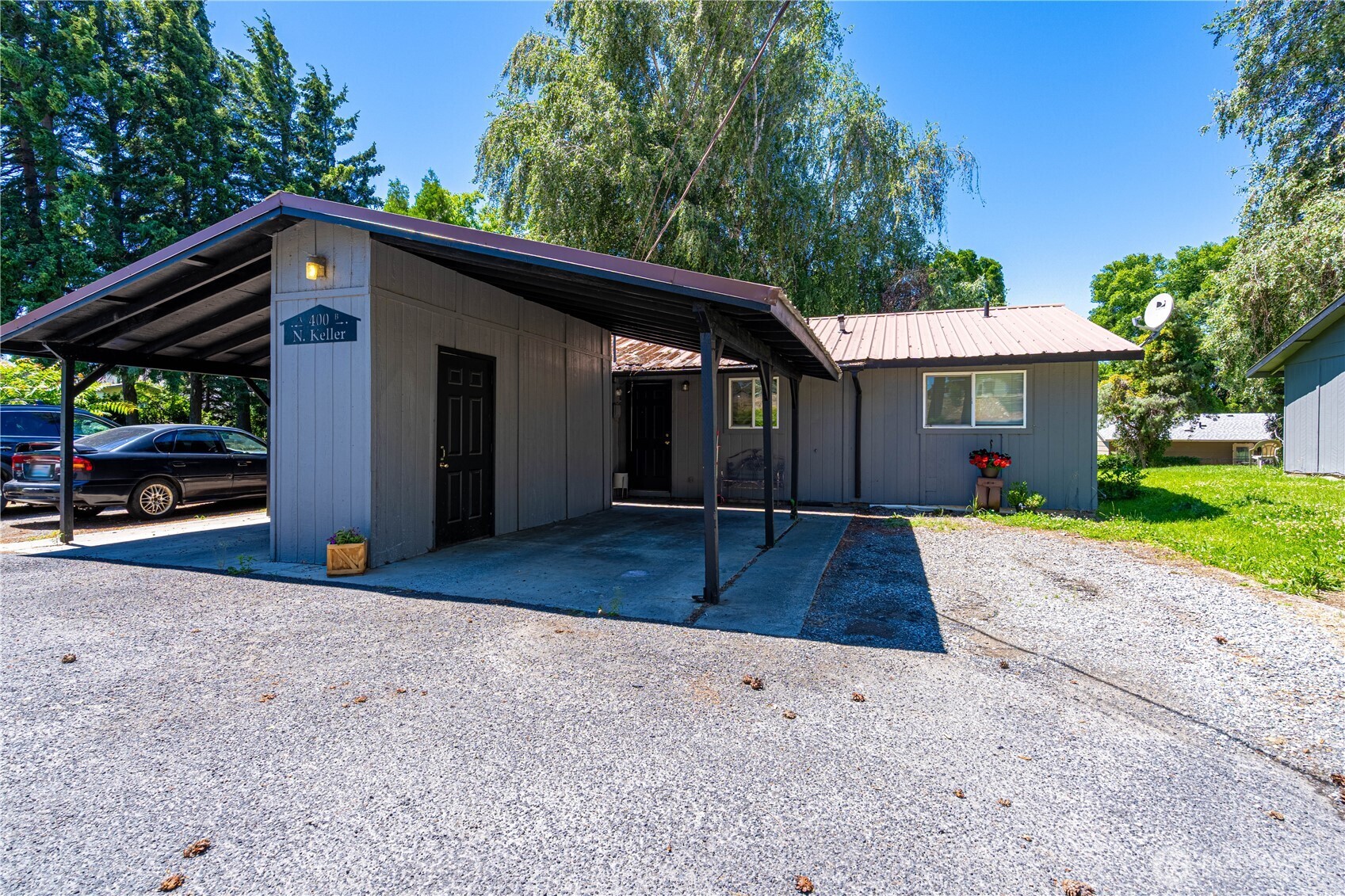 400 N Keller Avenue A & B Property Photo 3