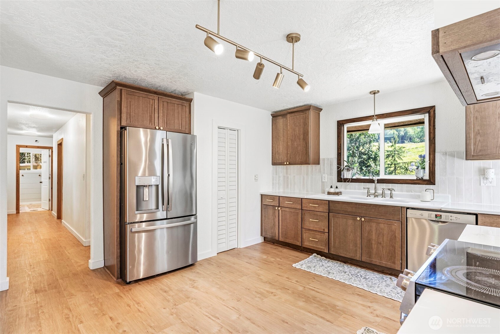 4212 Westside Highway Property Photo 3