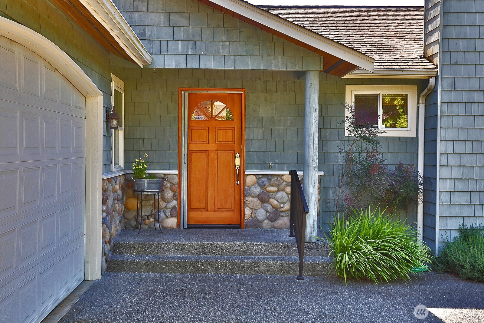 2441 Hillis Drive Property Photo 6
