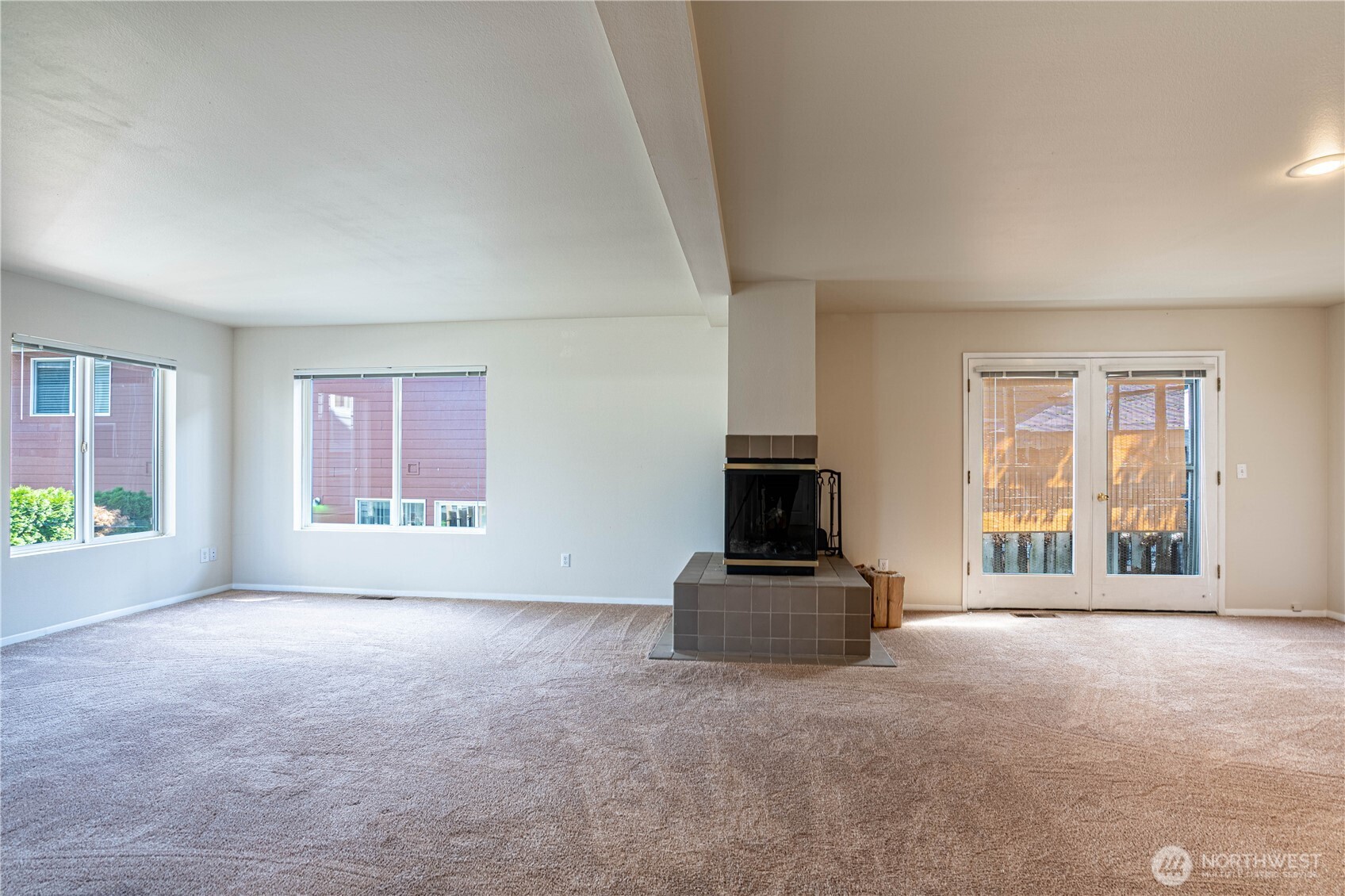 433 W Webster Avenue Property Photo 4