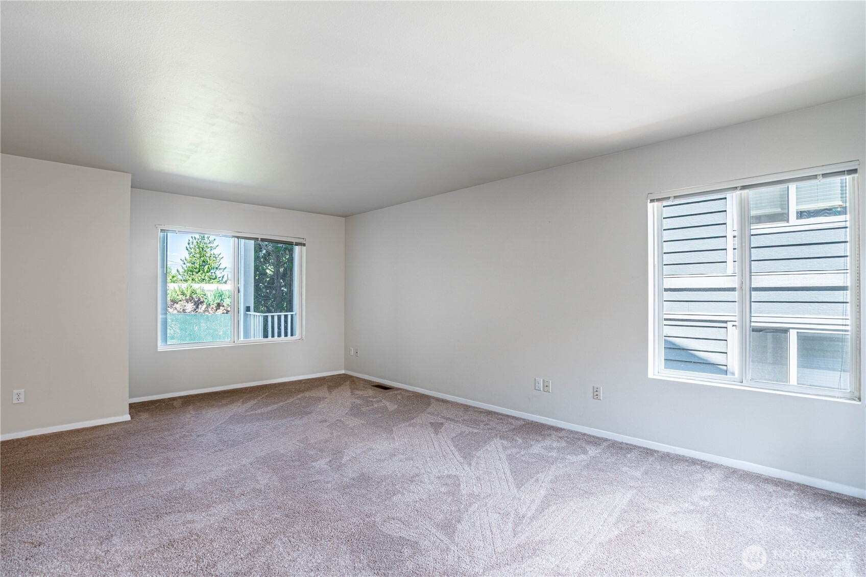 433 W Webster Avenue Property Photo 5