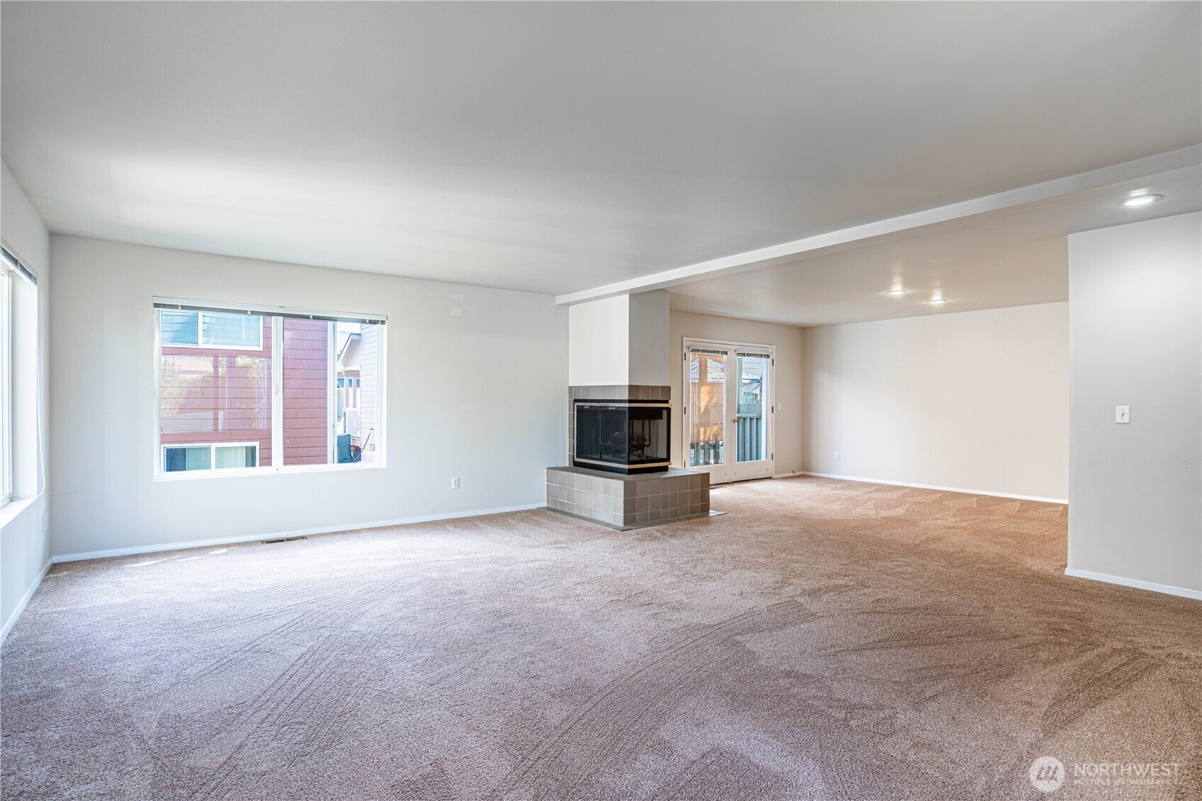 433 W Webster Avenue Property Photo 6