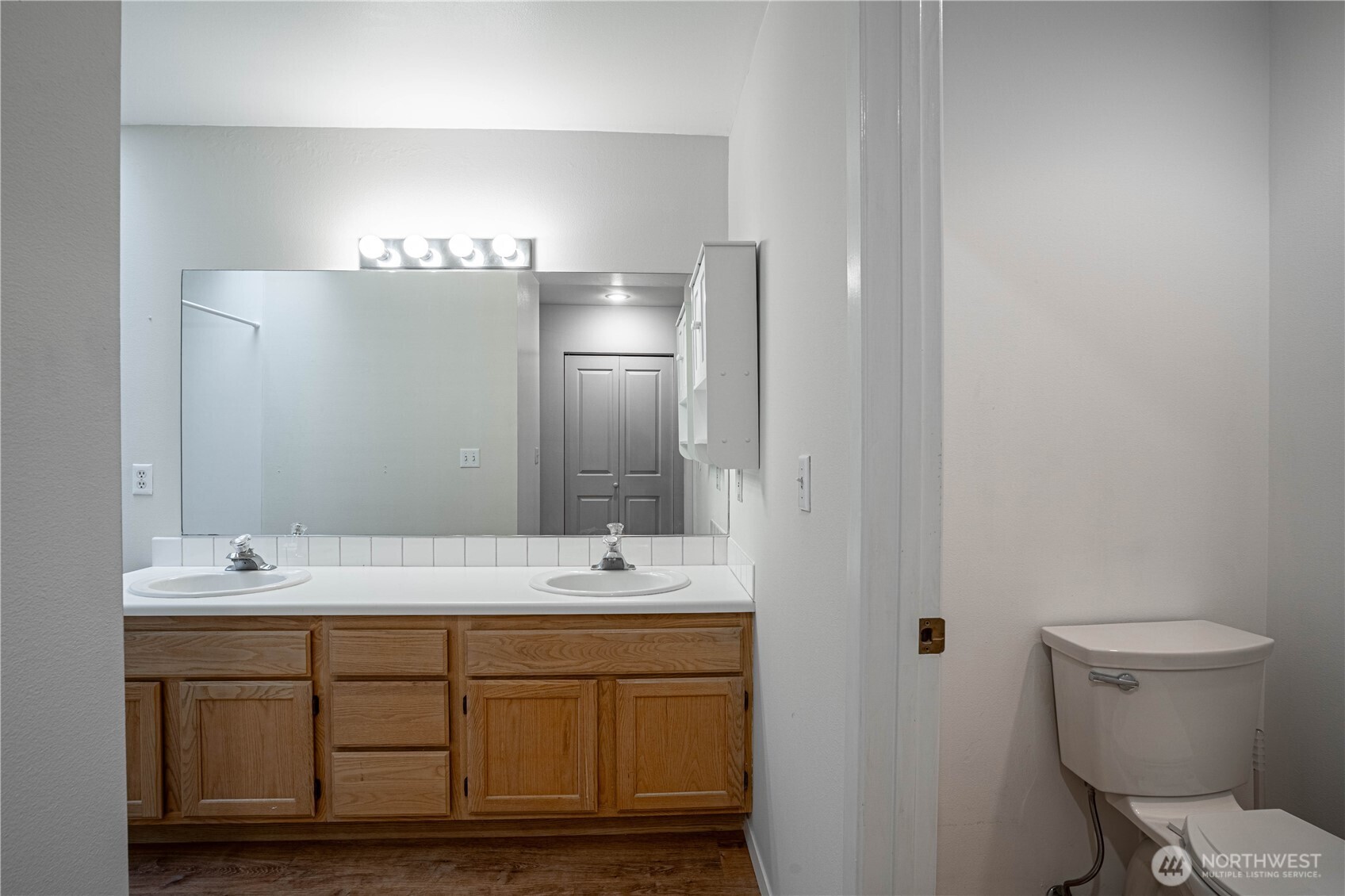 433 W Webster Avenue Property Photo 15