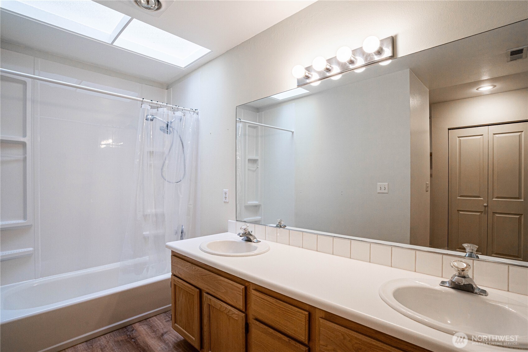 433 W Webster Avenue Property Photo 16