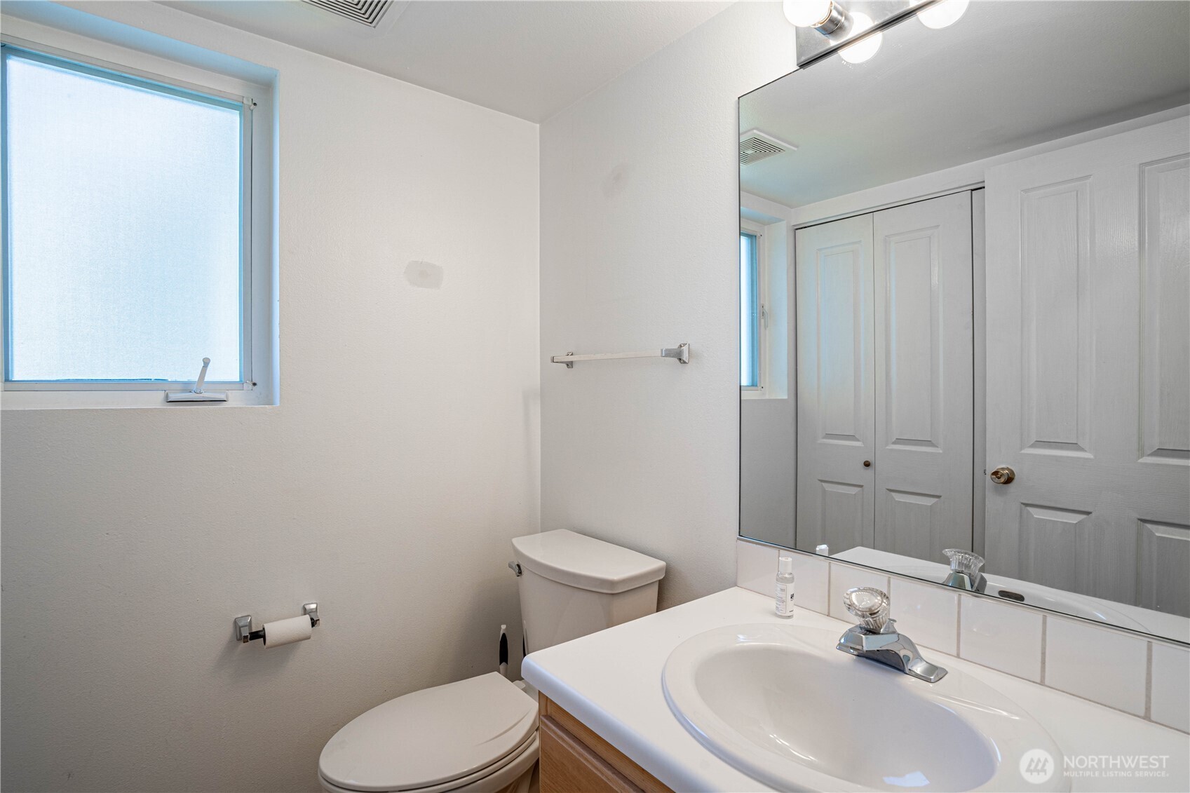433 W Webster Avenue Property Photo 25
