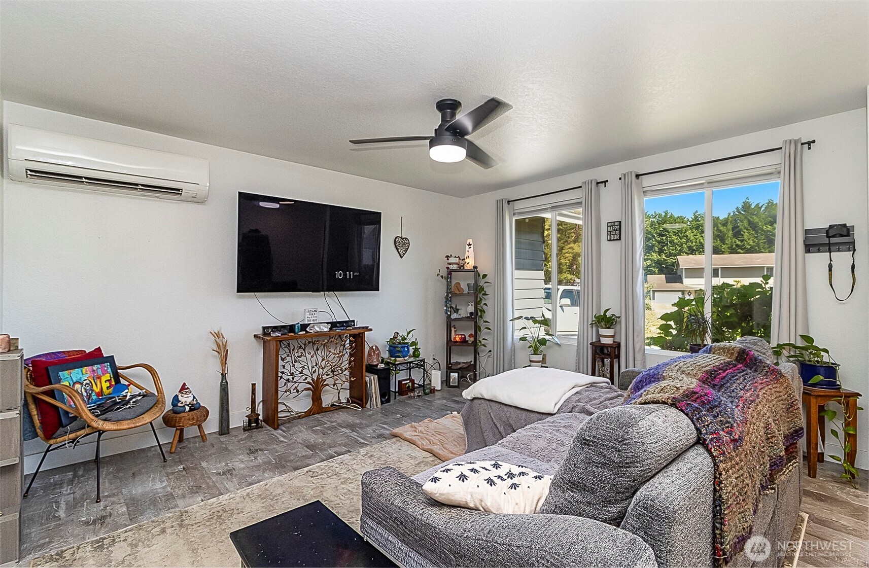 9010 9th Place Property Photo 5