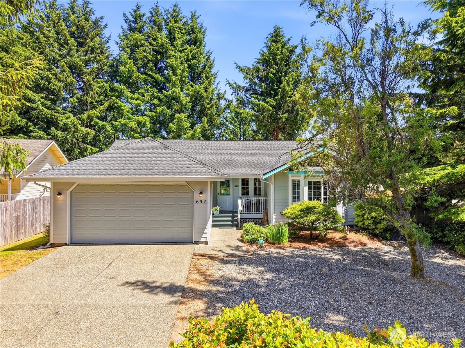 654 Woodland Loop Property Photo 1