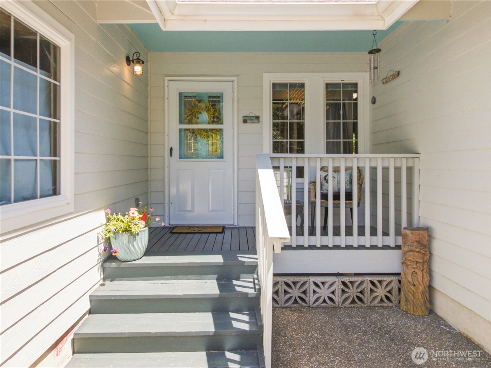 654 Woodland Loop Property Photo 2