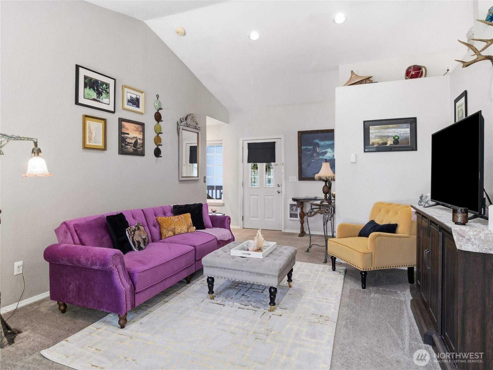 654 Woodland Loop Property Photo 6