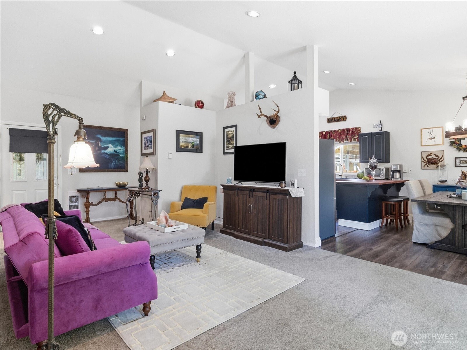 654 Woodland Loop Property Photo 7