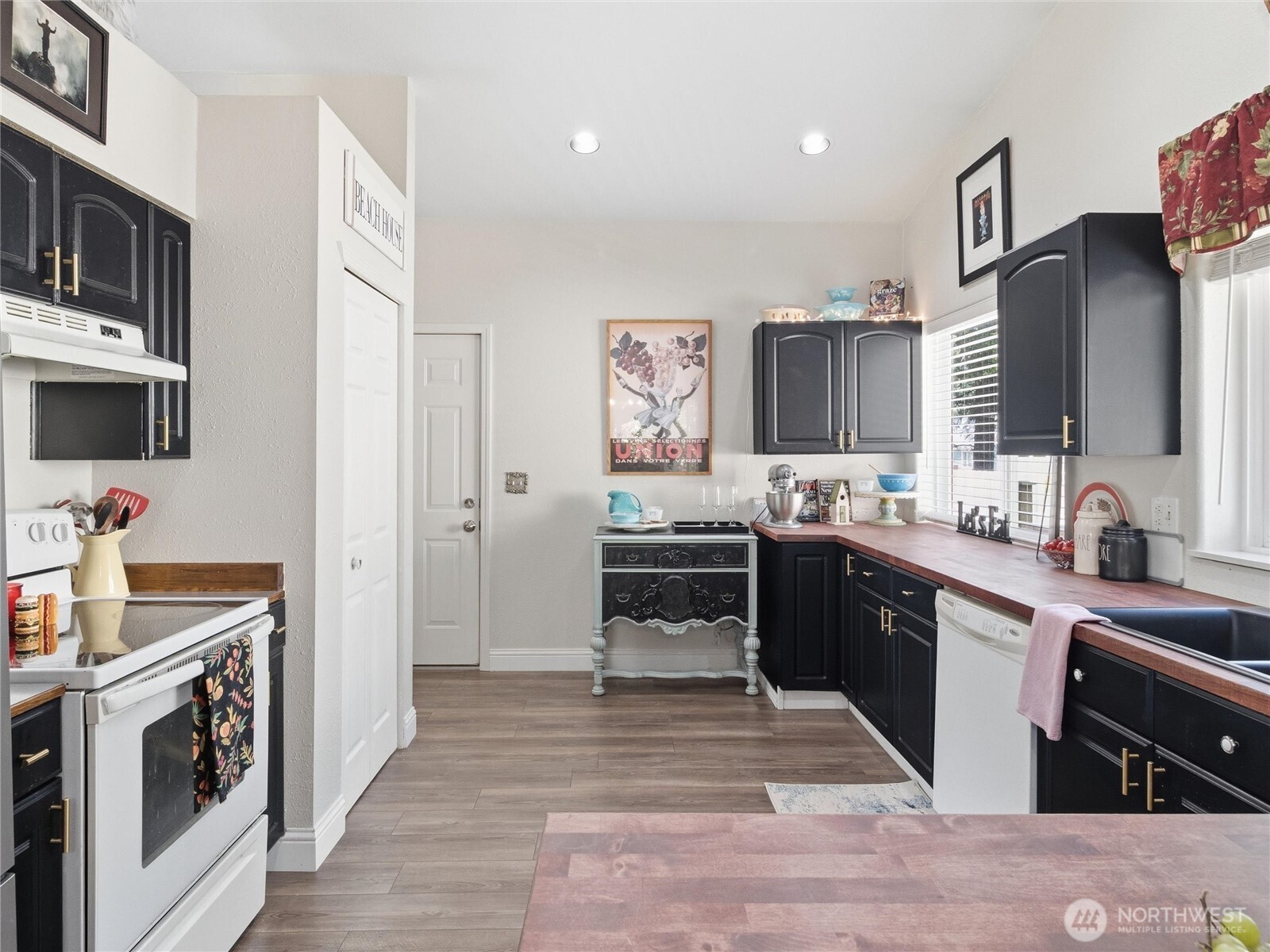 654 Woodland Loop Property Photo 12