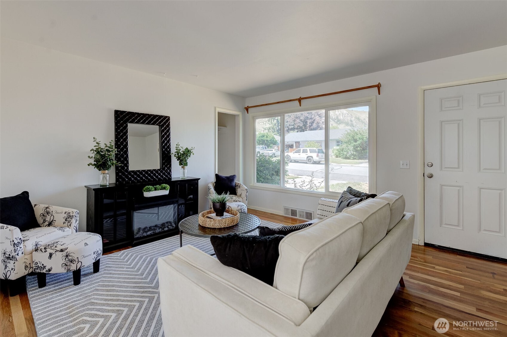 1119 Fuller Street Property Photo 2