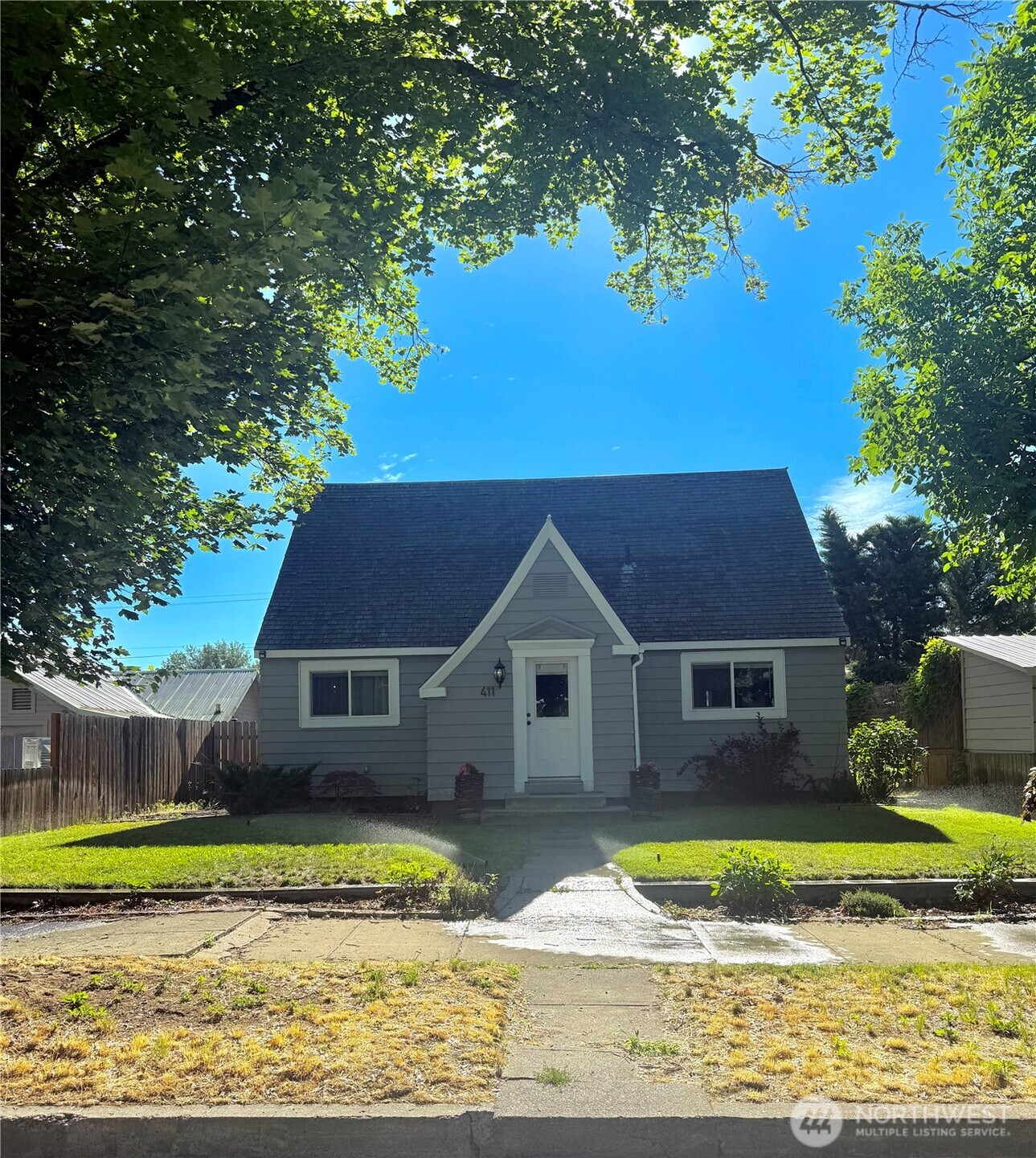 411 Ash Street Property Photo 2