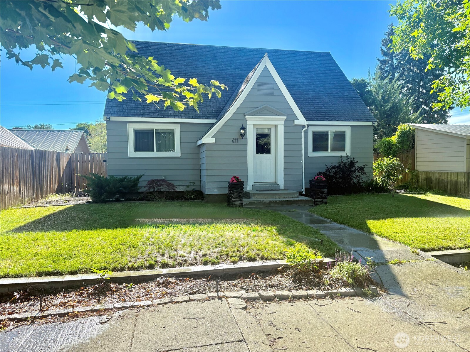 411 Ash Street Property Photo 3