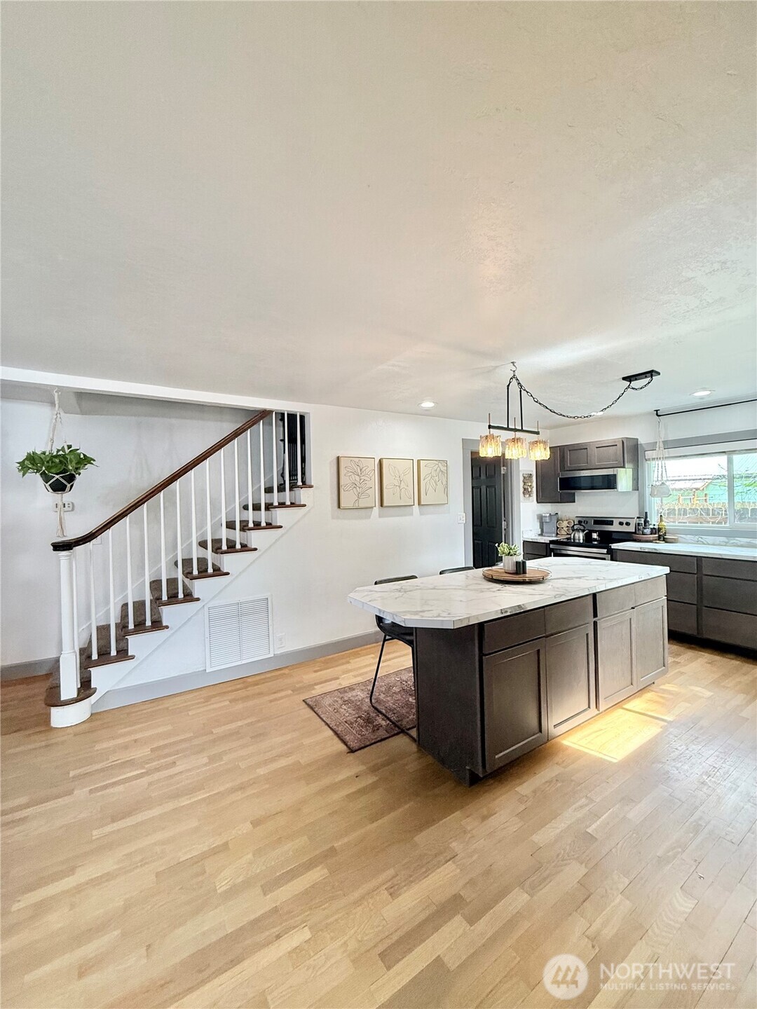 411 Ash Street Property Photo 9