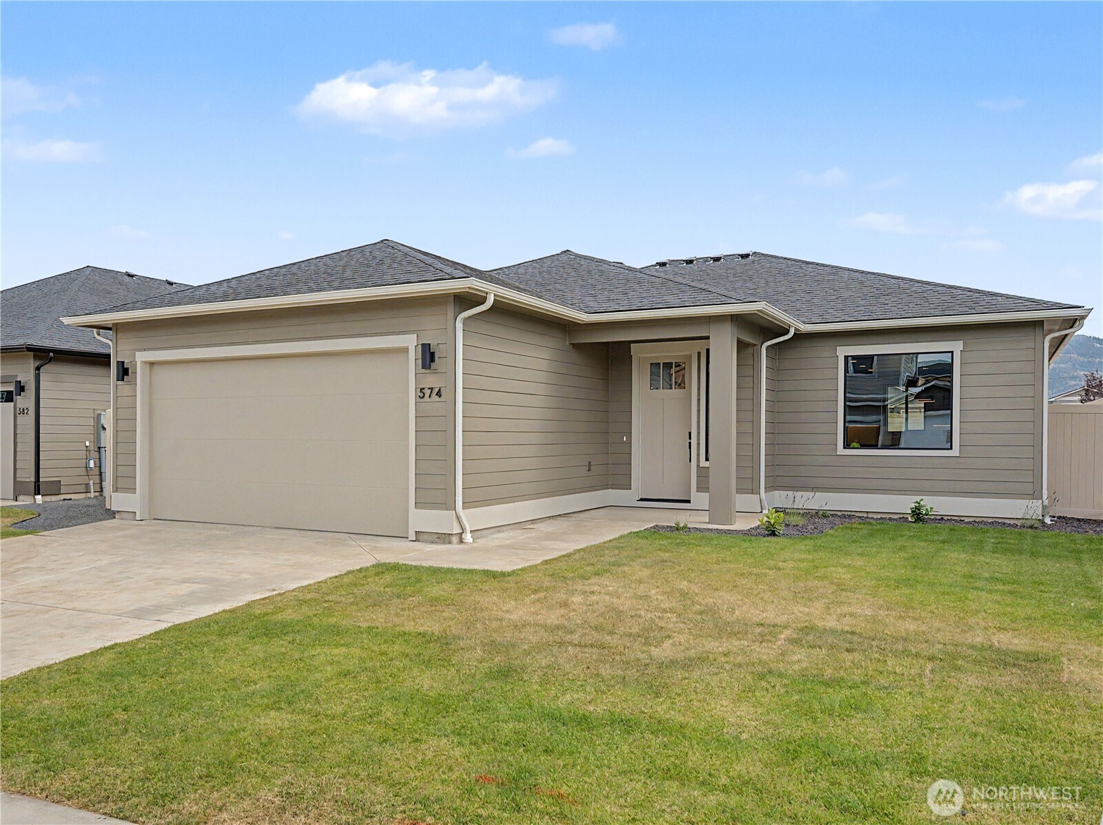 574 S Oasis Loop Property Photo 1