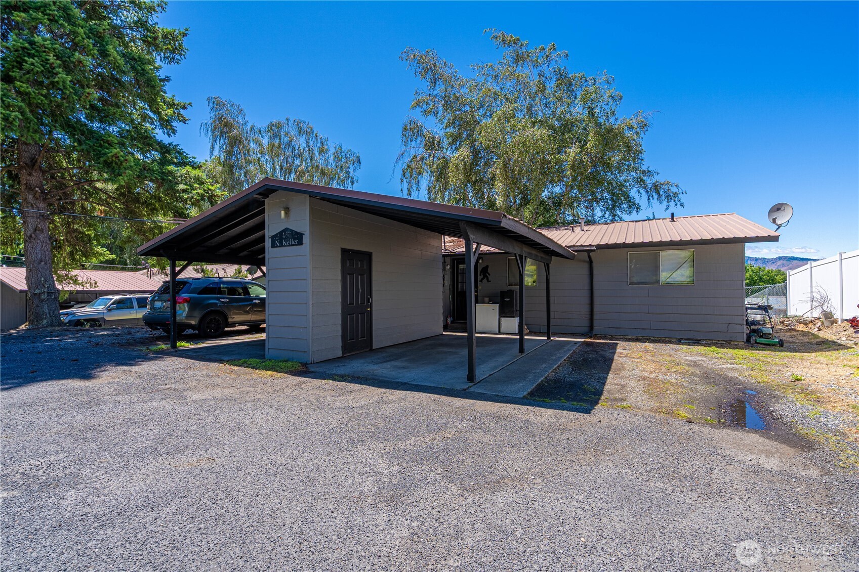 460 N Keller Avenue A & B Property Photo 1