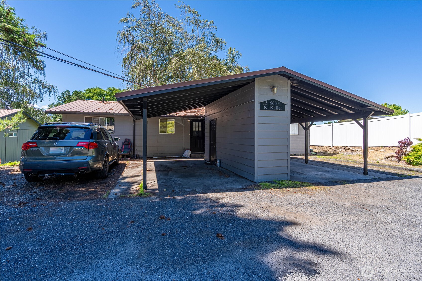 460 N Keller Avenue A & B Property Photo 2