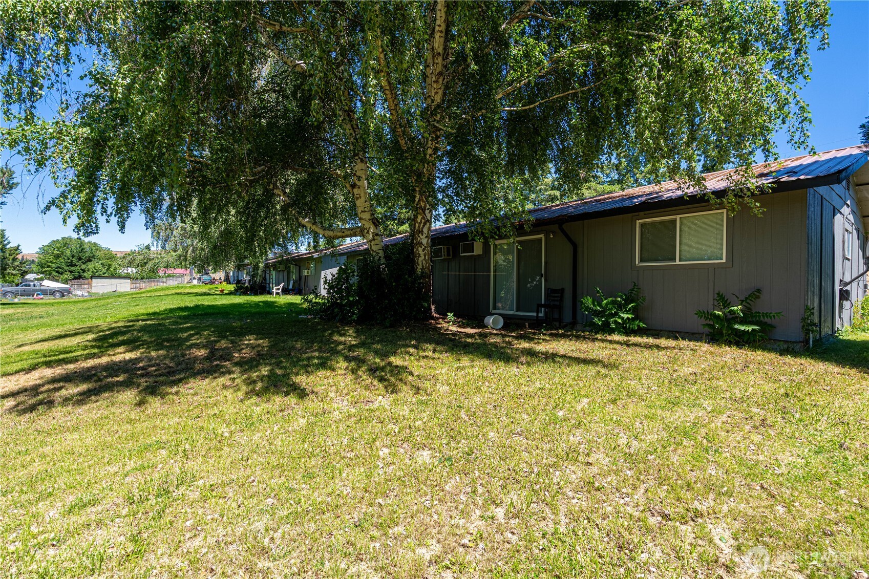 460 N Keller Avenue A & B Property Photo 4