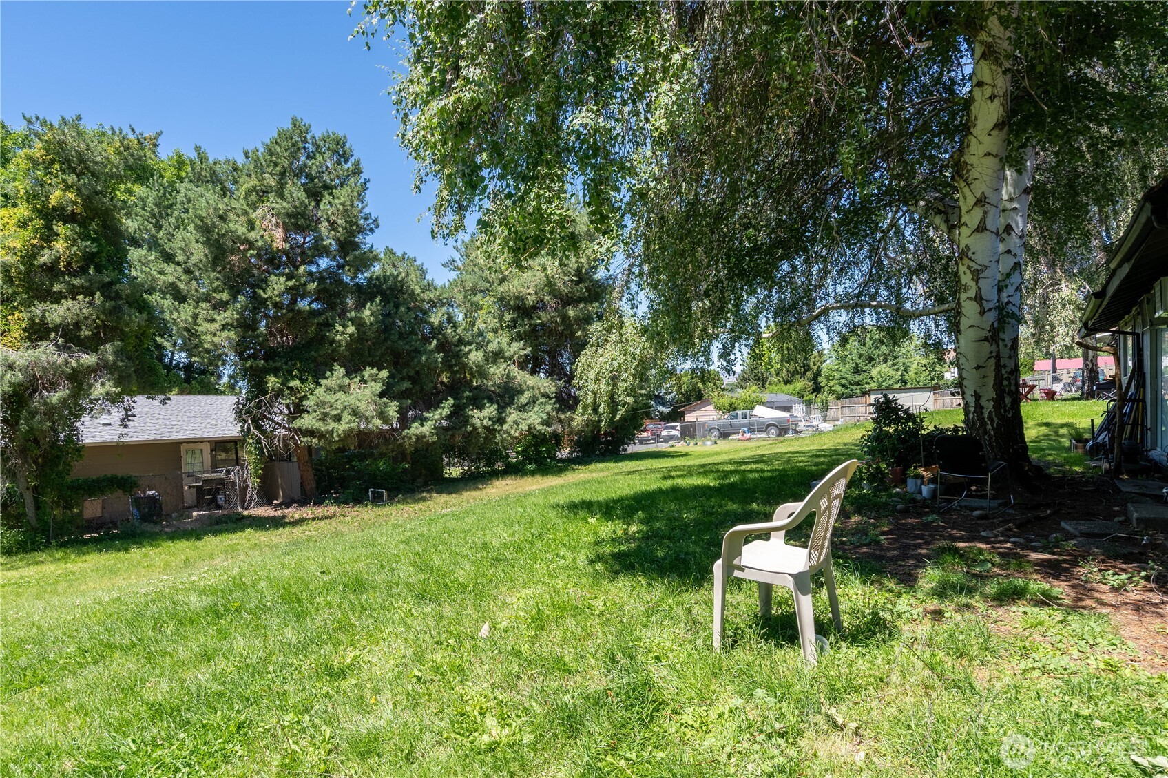 460 N Keller Avenue A & B Property Photo 9