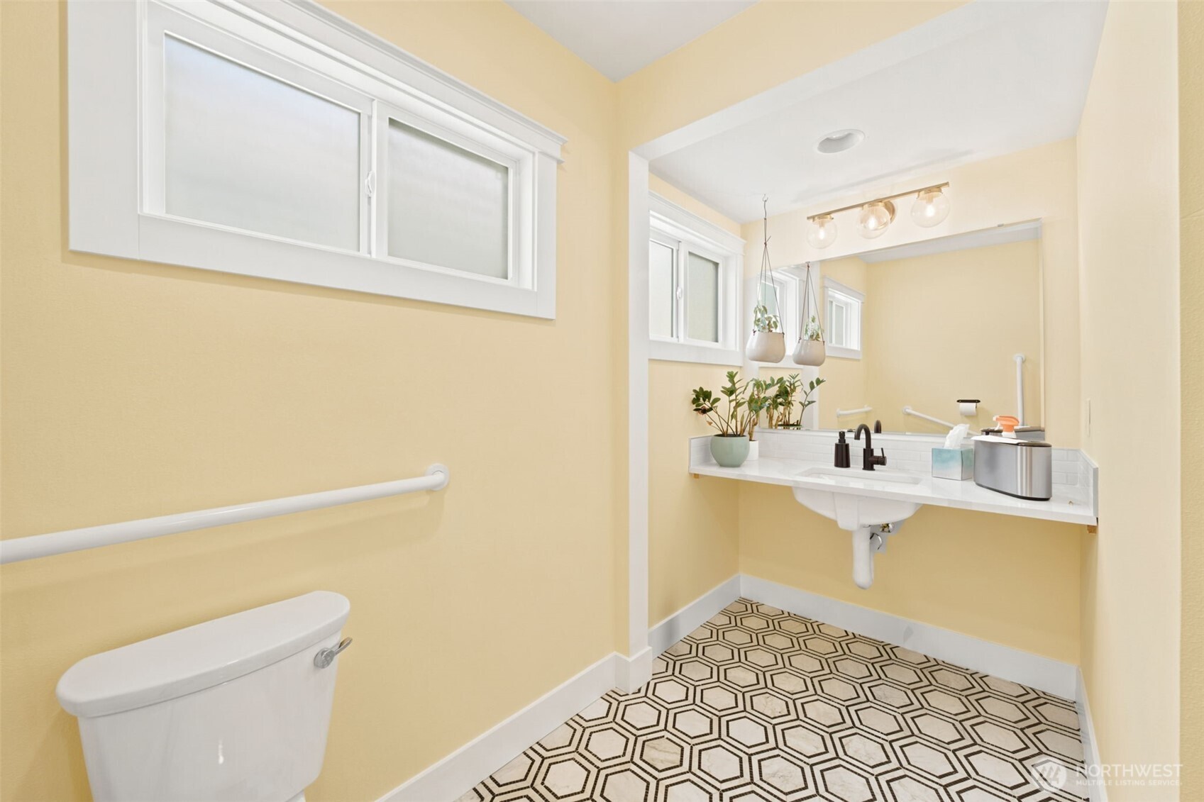 2102 -2108 N Oakes Street Property Photo 8