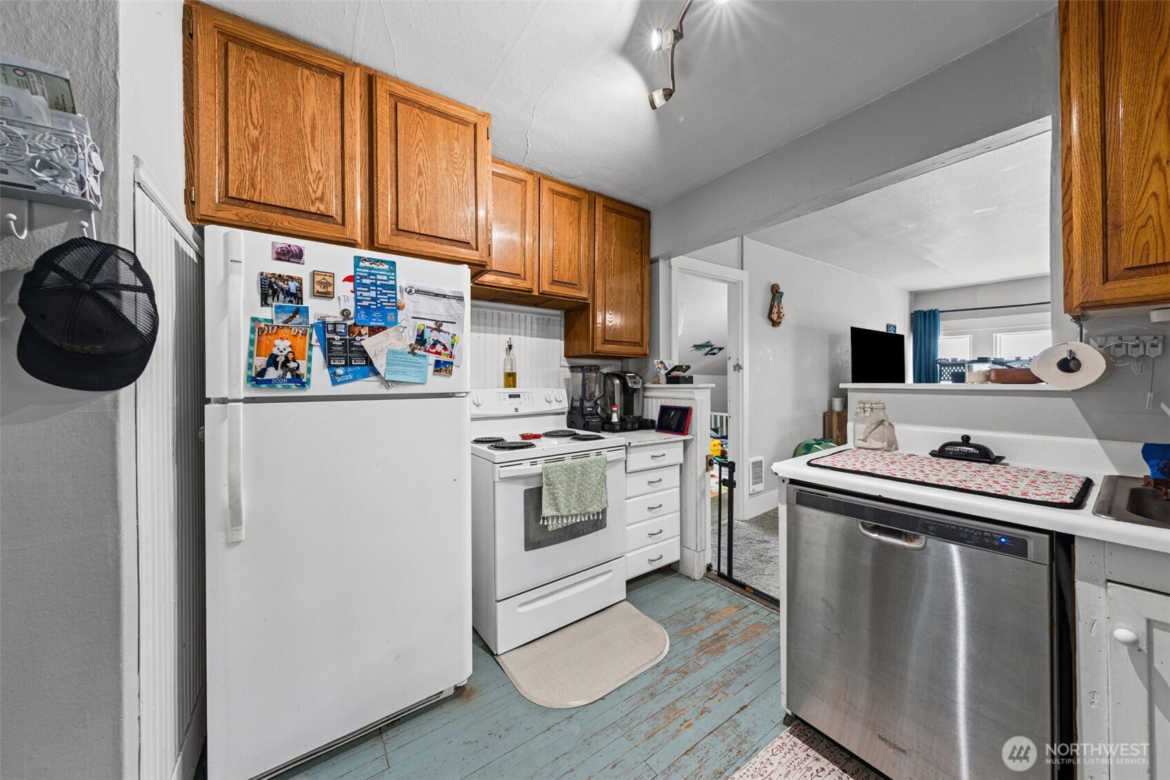 2102 -2108 N Oakes Street Property Photo 23