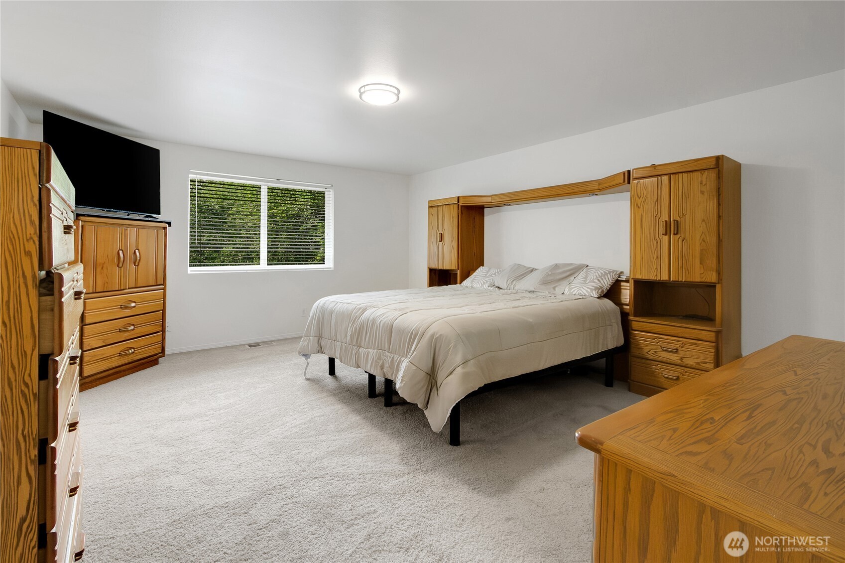 12311 Holtz Road Property Photo 7