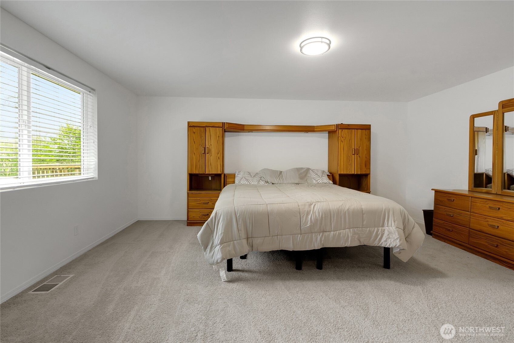 12311 Holtz Road Property Photo 9