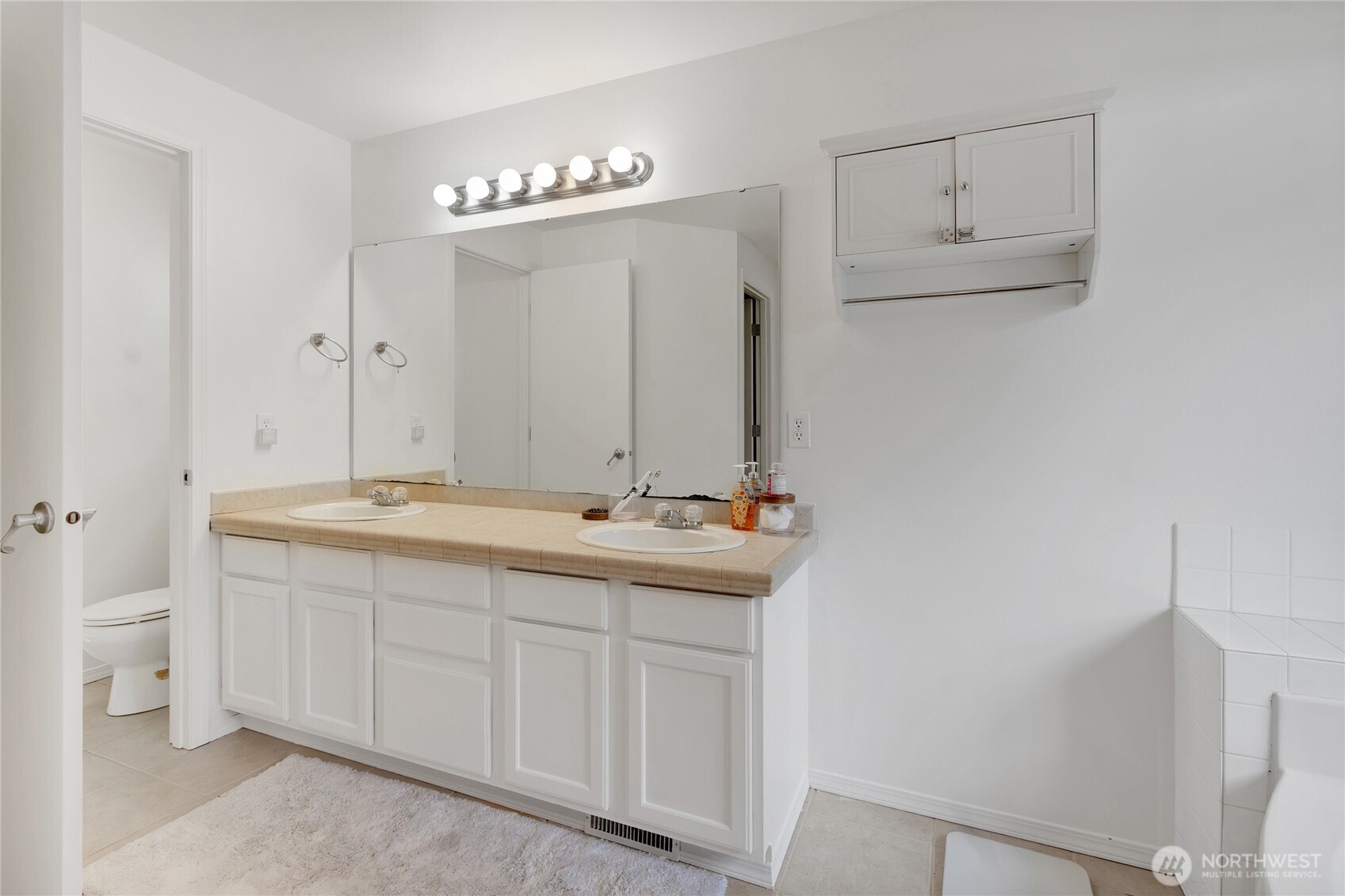 12311 Holtz Road Property Photo 10