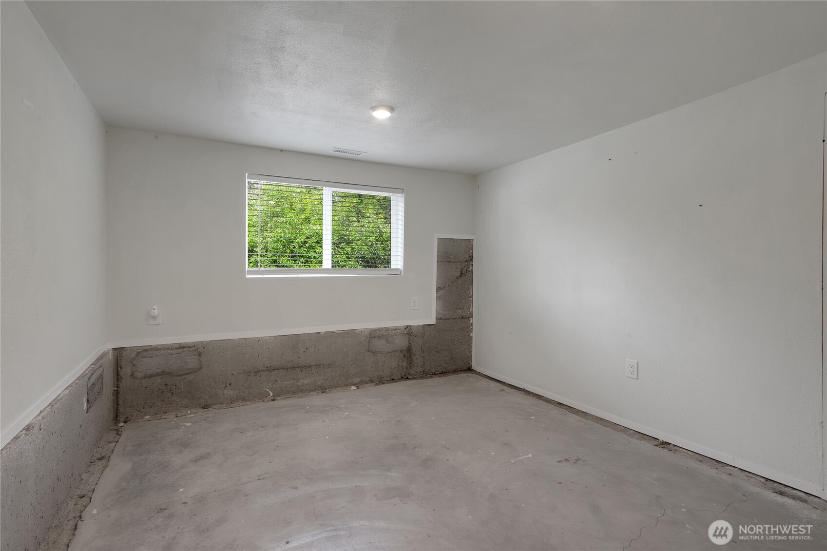 12311 Holtz Road Property Photo 15