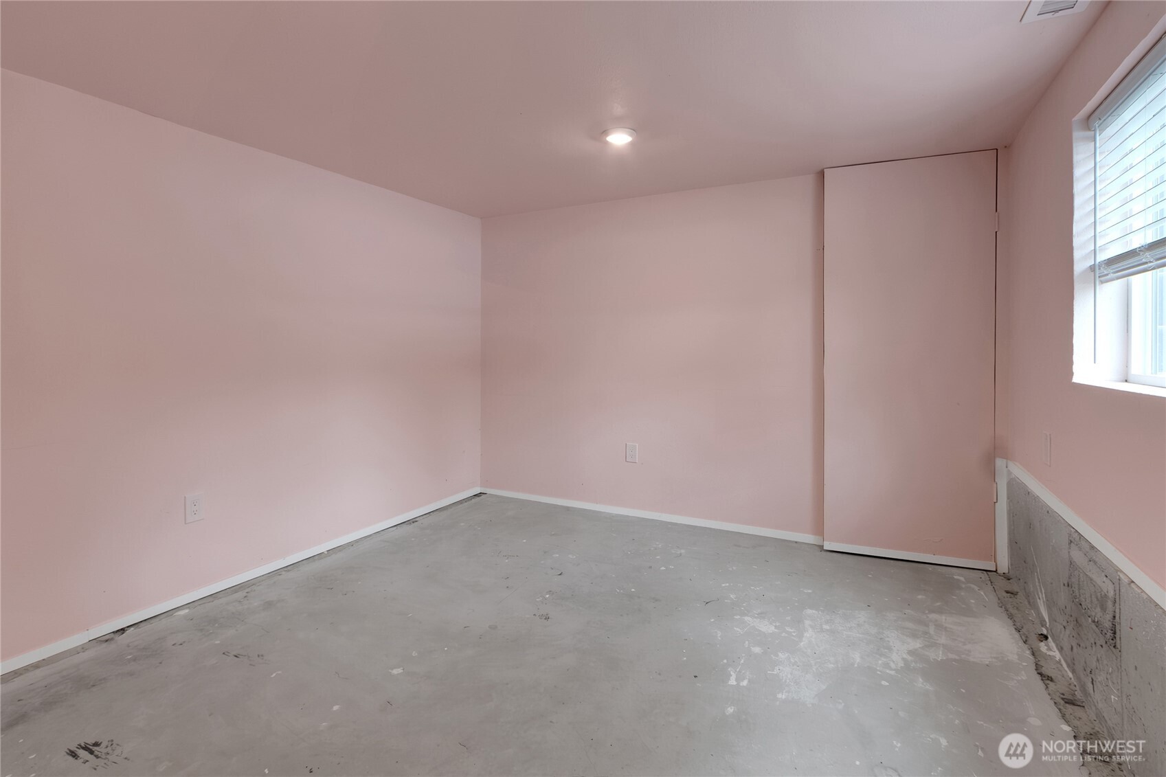 12311 Holtz Road Property Photo 16