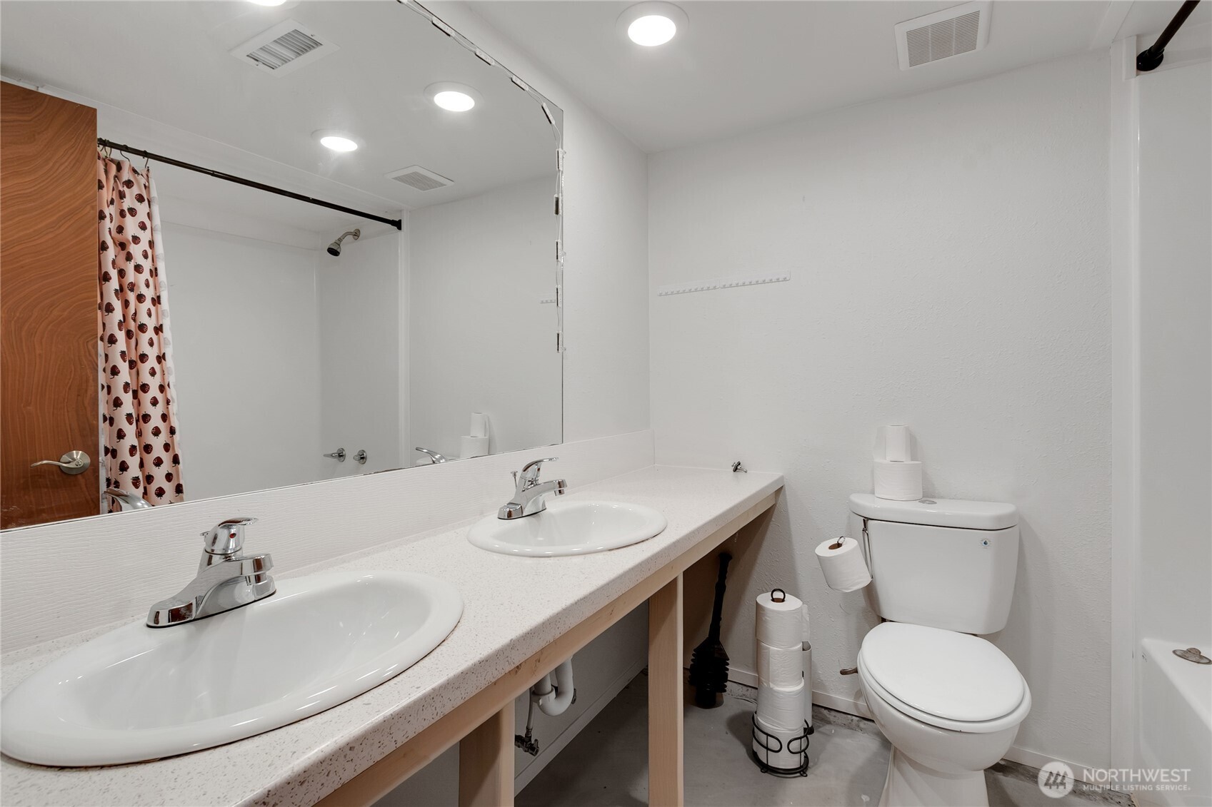 12311 Holtz Road Property Photo 17